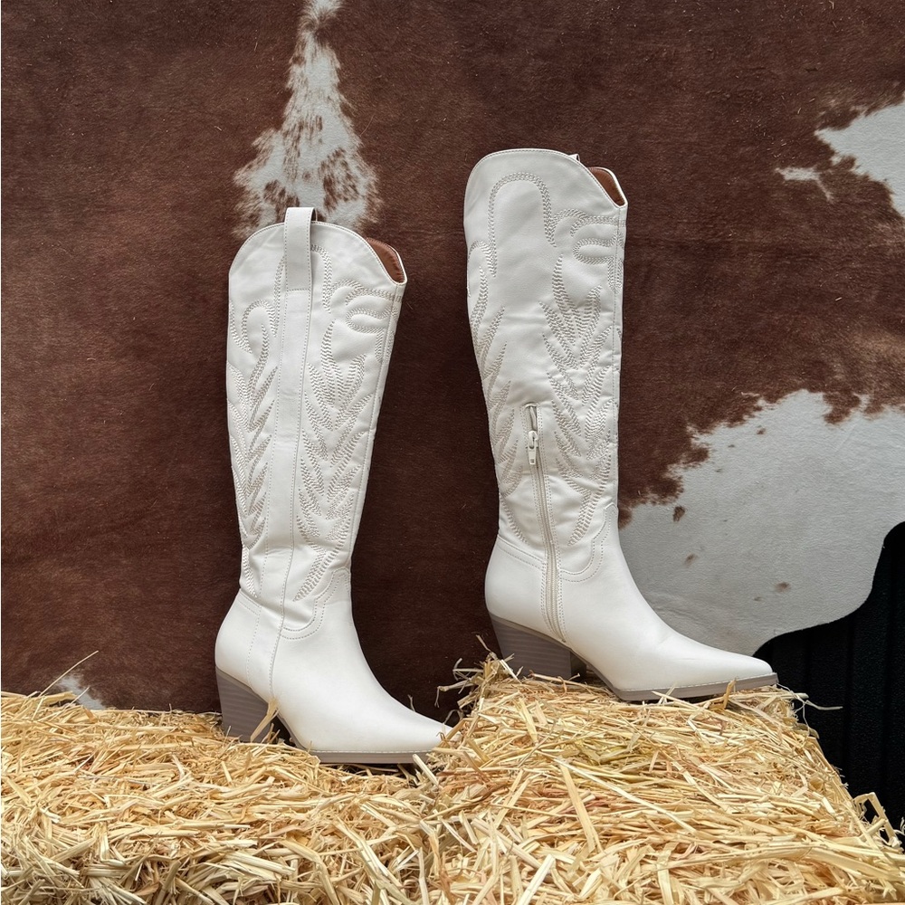 White Embroidered Women's Cowboy Boots